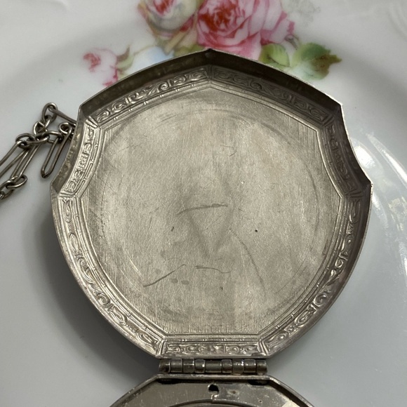 Vintage Art Deco Wristlet Dance Compact (Final Price) - Picture 7 of 13